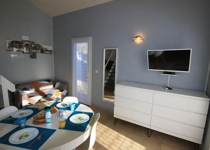Apartment Oceanides 500m De La N 8 *